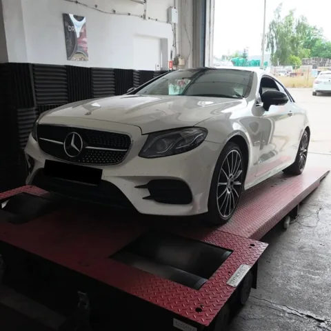 Mercedes-Benz W213 220d na hamowni w Tuning Factory